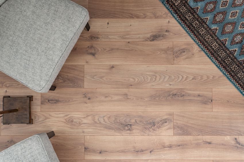 Grand Selection Castle Oak – 8 mm AC5 Water-Resistant Laminate Flooring - Image 3