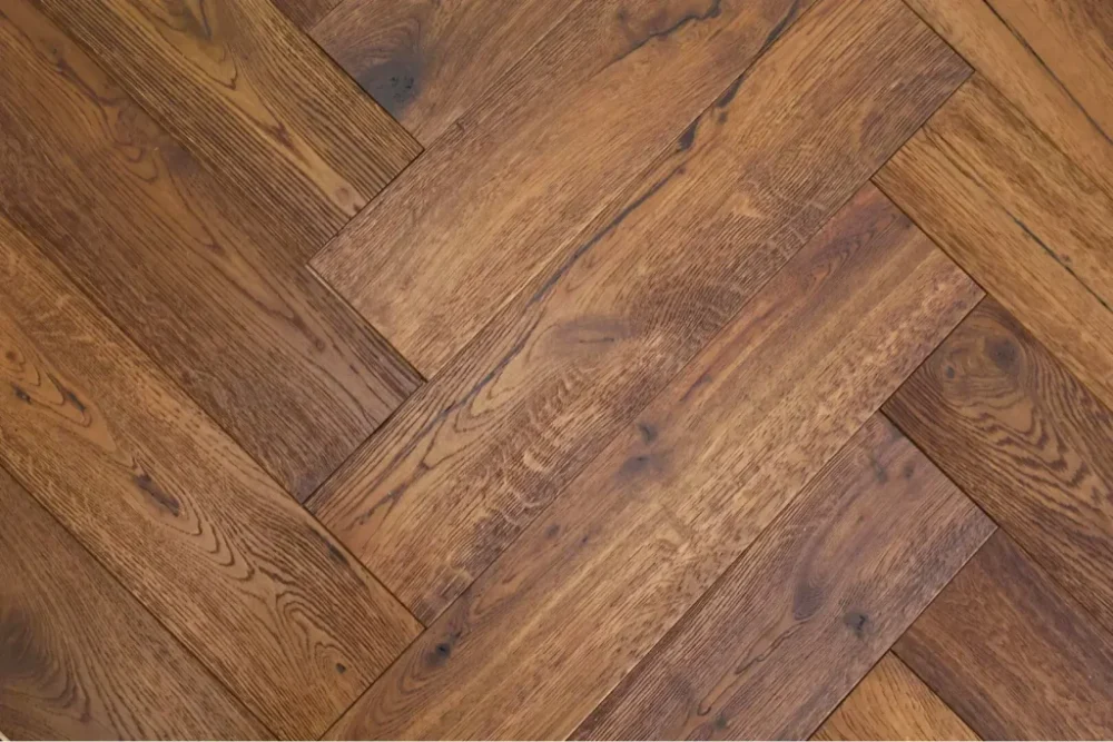 Ditorian Oak Herringbone Lacquered Flooring - Image 3