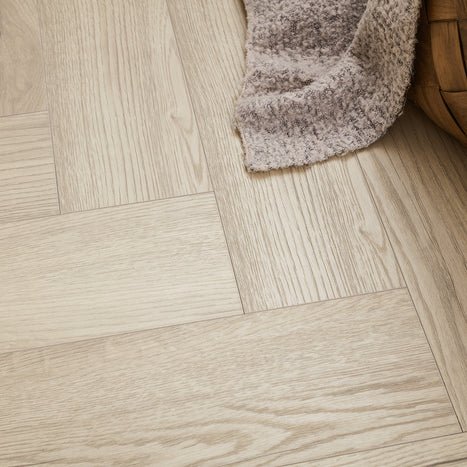 Light Oak Laminate Flooring