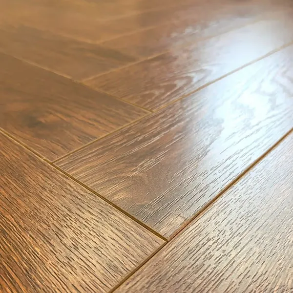 embrace-walnut-herringbone-parquet-flooring-detail