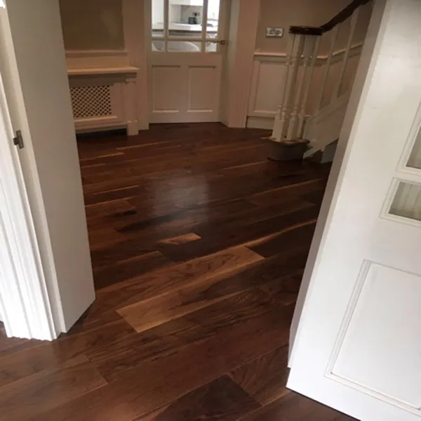 smooth-lacquered-walnut-engineered-floor